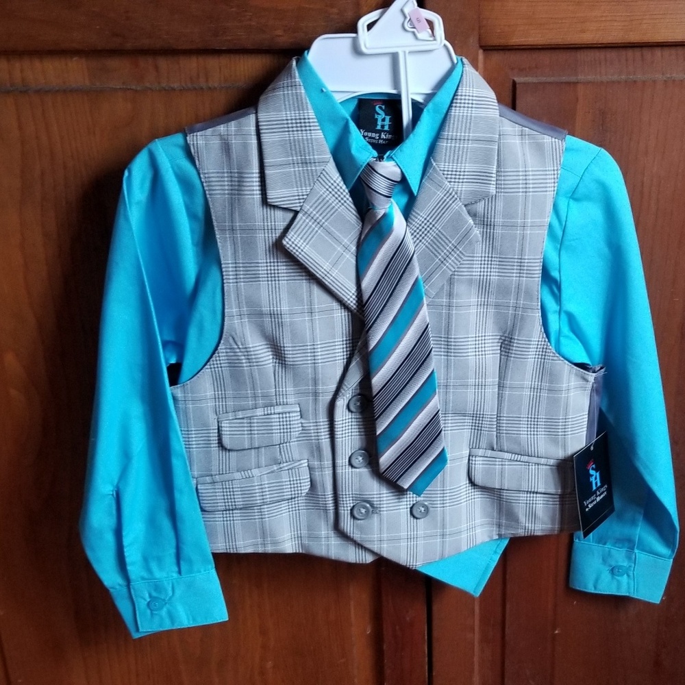 Boys size 6 vest shirt and matching tie